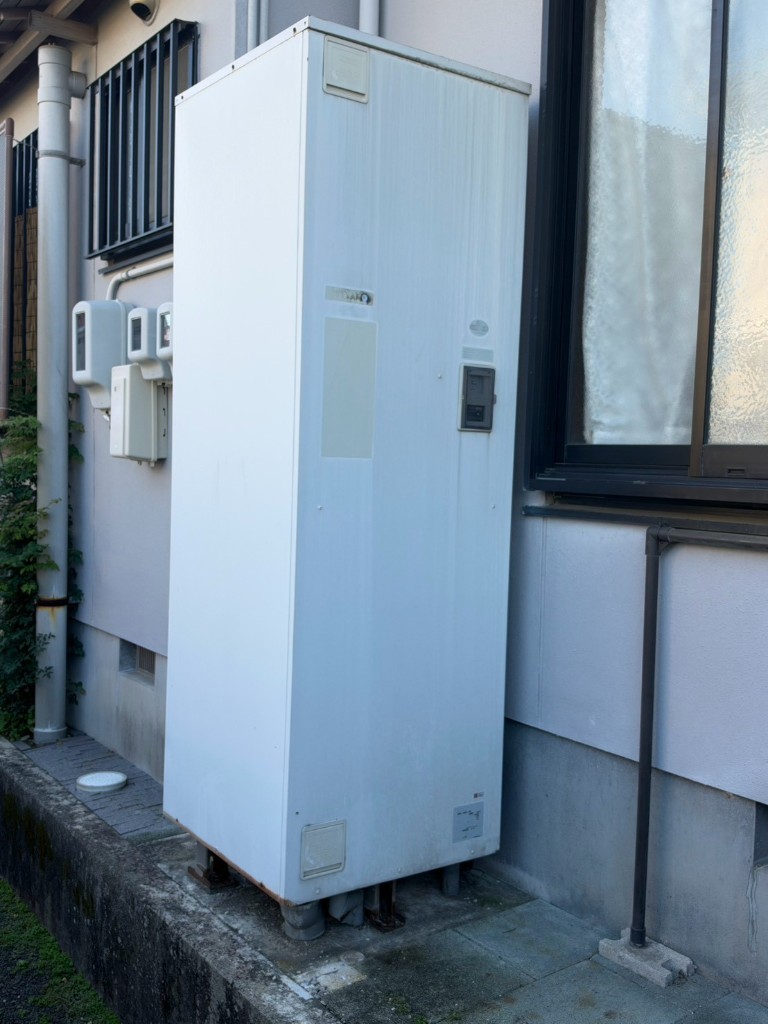 日立エコキュートへの交換工事(施工前)・写真1
